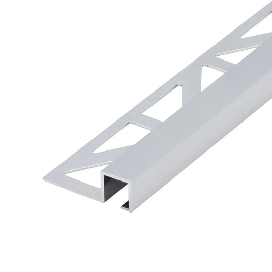 Nahansicht des silber eloxierten DURAL Quadratprofils Aluminium mit leichtem Schliffmuster