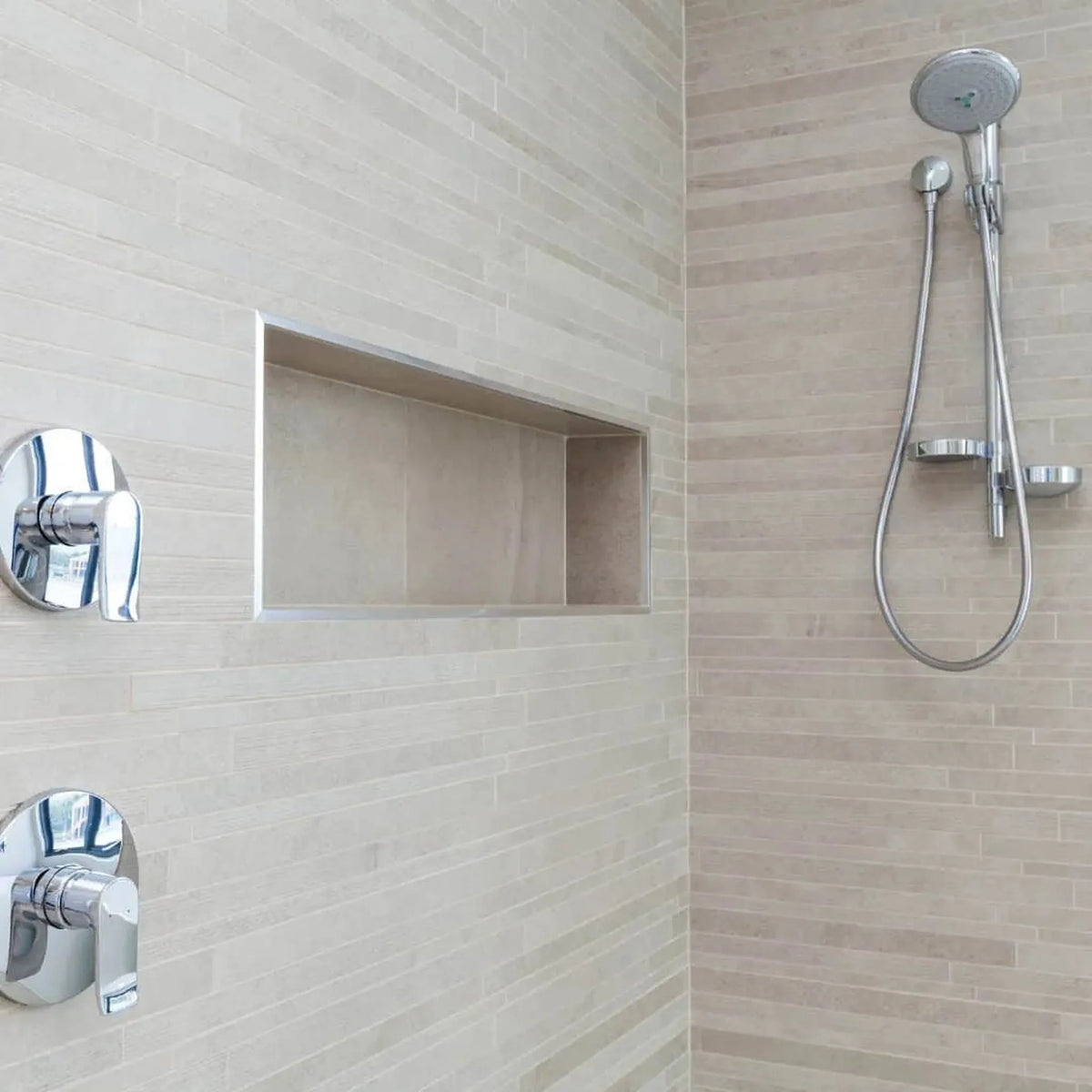 Verbaute und beflieste Wandnische PRO in einer Dusche #A0005003