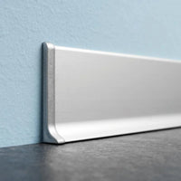 Image d'ambiance de l'embout gauche argenté mat pour plinthe aluminium #FR0002040
#FR0002045
#FR0002050
#FR0002055