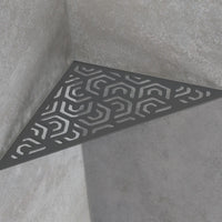Ambientebild betongraue fünfeckige Duschablage in einer Ecke eingebaut
#A0004314