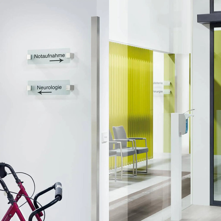 Ambientebild Eckschutzwinkel an einer Tür in einem Krankenhaus verbaut #A0001255 #A0001257 #A0001259 #A0001261