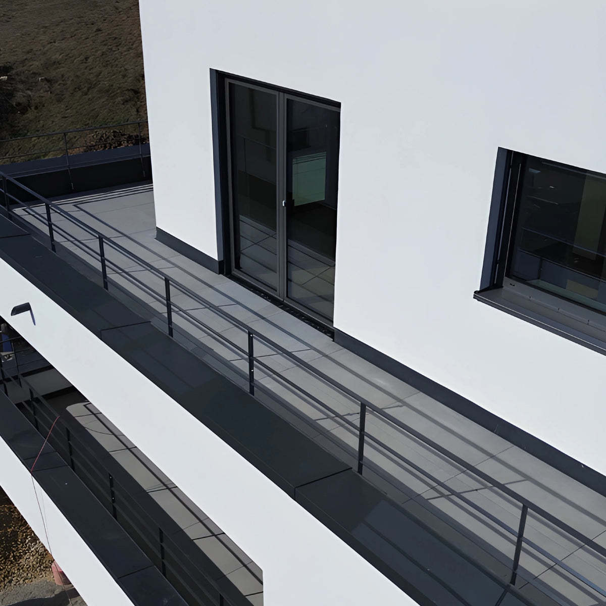 Luftaufnahme Entwässerungsrinne UD PRO auf Balkon verbaut