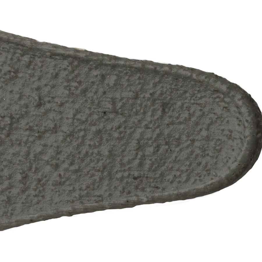 Farbaufstrich der matt gesandeten Farbe sanitärgrau C8650 #A0005478
