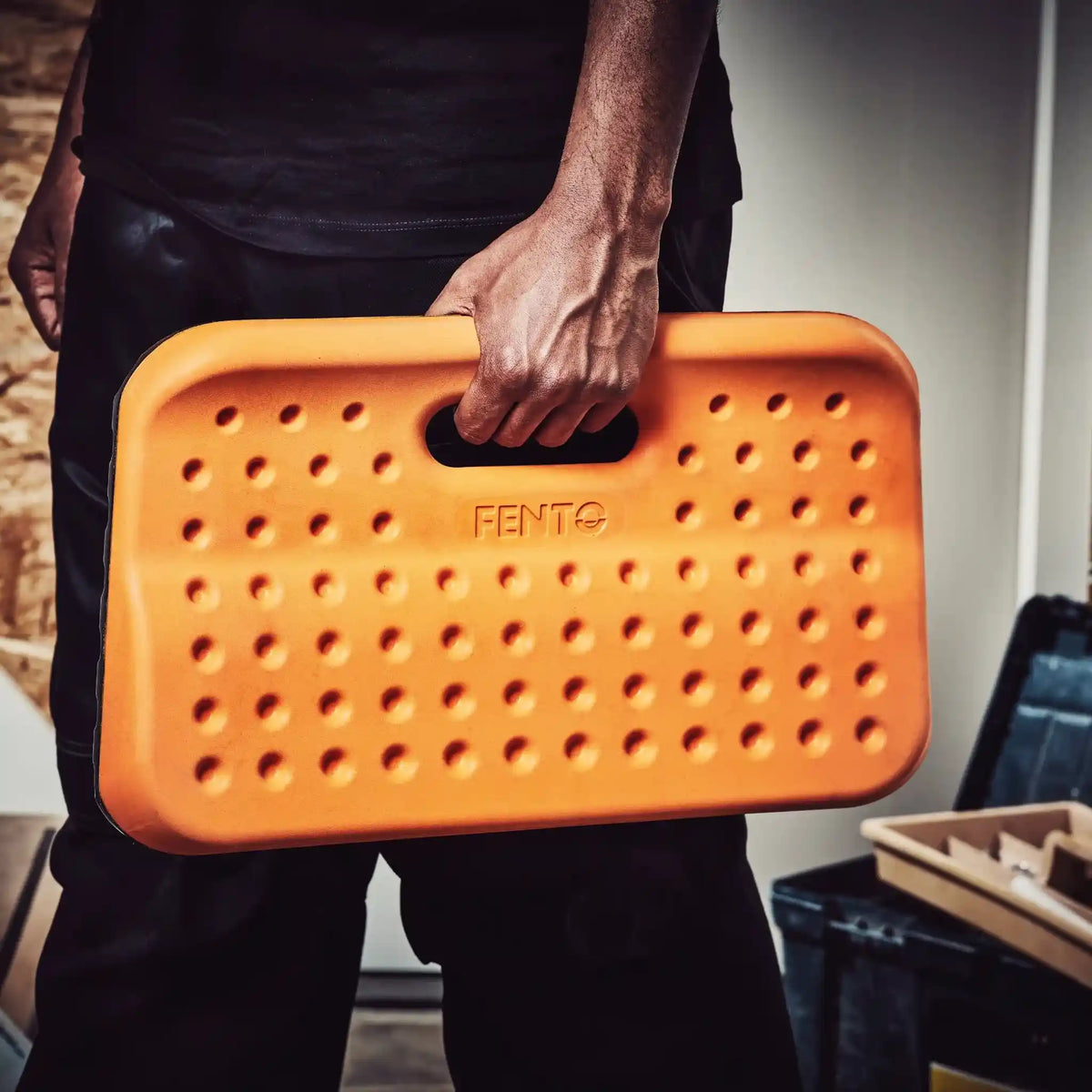 Carrying handle of the FENTO Board provides flexibility