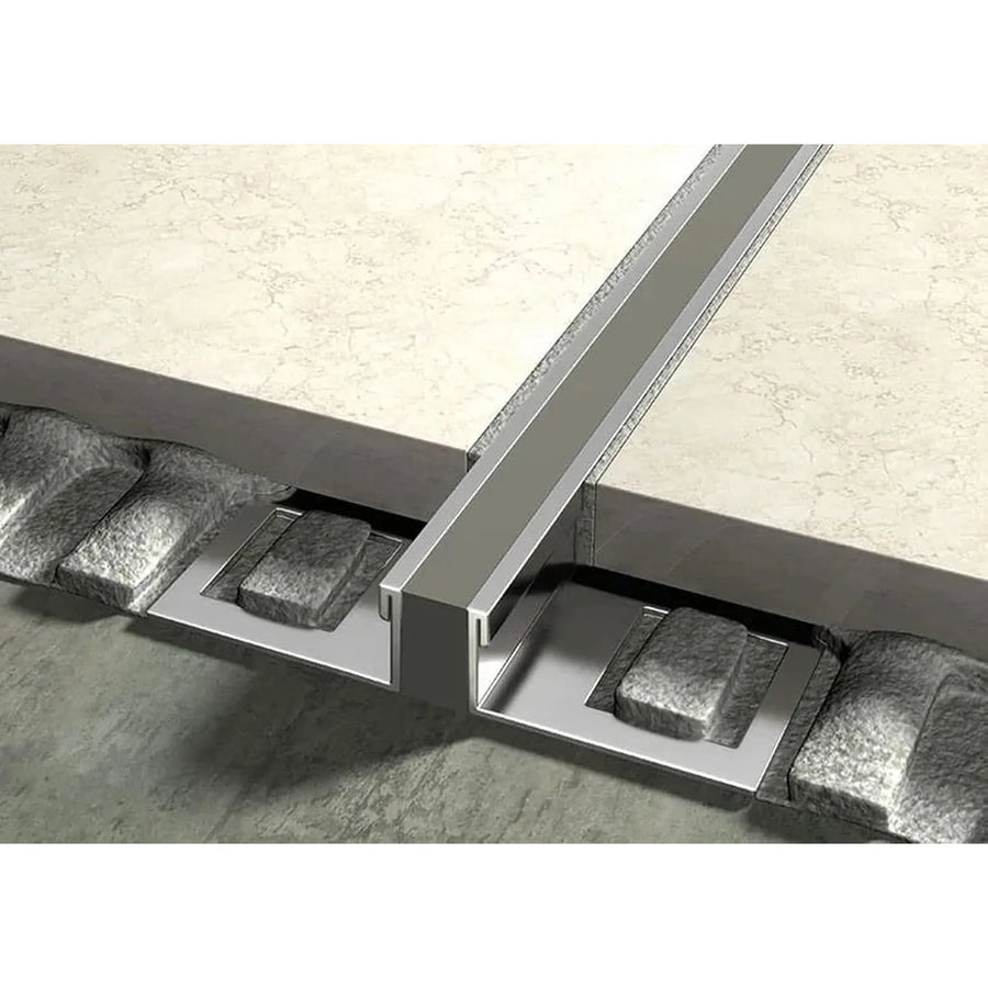 Image d'ambiance du profilé pour joint de dilatation en acier inoxydable avec branches perforées et insert EPDM gris