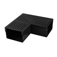 Photo de détail de la pièce d'angle rectangulaire, plate et large UD Pro 100 avec grille noire #FR0003391