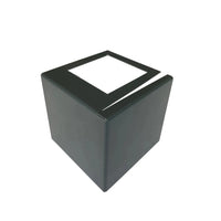 Vue détaillée d'une pièce d'angle profilé de balcon en L en aluminium anodisé anthracite #FR0003421
#FR0003423
#FR0003425