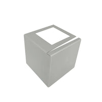 Vue détaillée d'une pièce d'angle profilé de balcon en L en aluminium anodisé argenté #FR0003412
#FR0003414
#FR0003416
