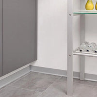 Plinthe en aluminium argenté mat derrière une étagère #FR0002059
#FR0002060
#FR0002061
#FR0002062