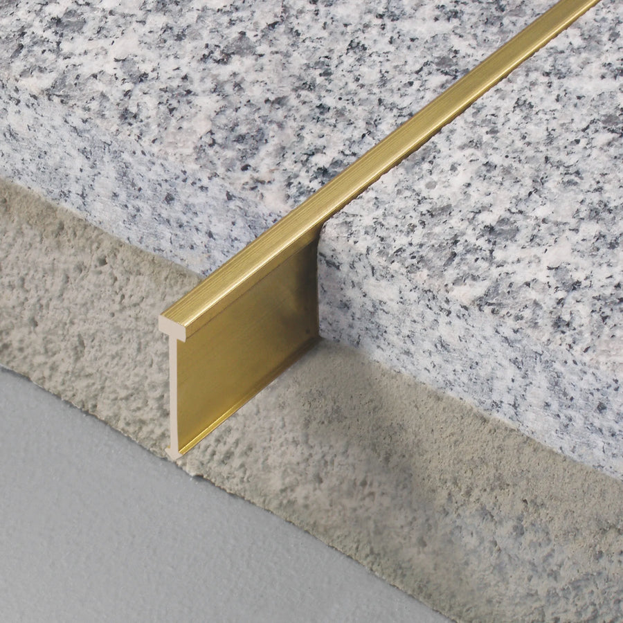 Trennprofil T-Form Messing Terrazzo große Variante 25mm Ambientebild #A0005450