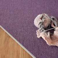Ambientebild silbernes Übergangsprofil zwischen Laminat und Teppich verlegt #A0001627 #A0001620