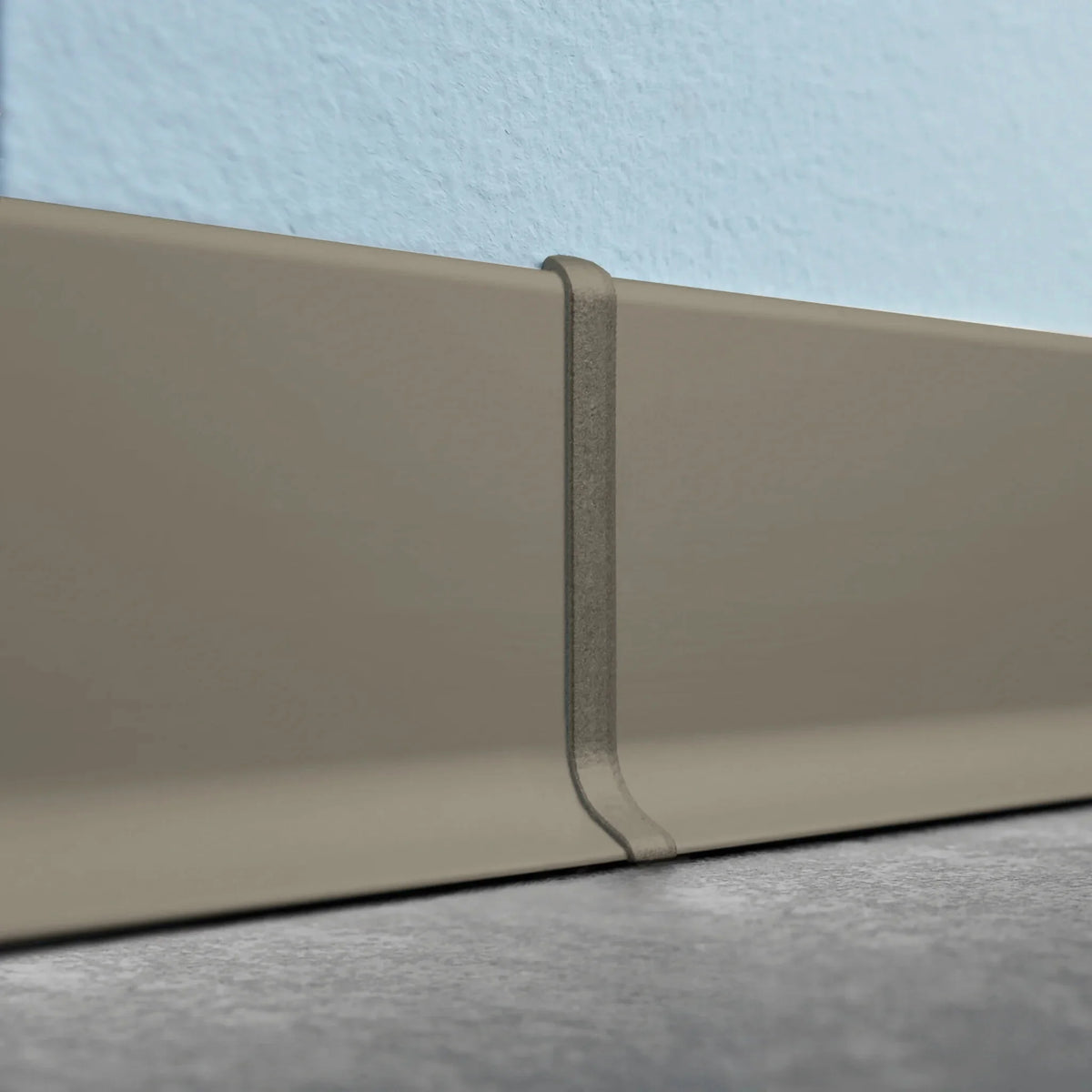 Ambientebild Zwei Sockelleisten durch Verbinder verbunden #A0002067
#A0002072
#A0002077
