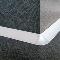 Ambientebild Wandanschussprofil in weiss zwischen Boden und Wand installiert #A0002209 #A0002215 #A0002223