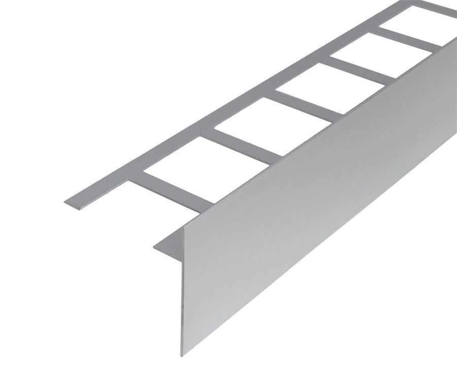 Detailansicht des silber eloxierten Balkonwinkelprofils T-Form mit 80 mm Blendenhöhe #A0003288