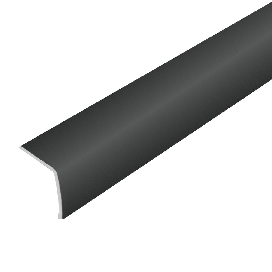 Rechtwinkliger Eckschutzwinkel aus schwarz pulverbeschichtetem Aluminium mit glänzender Optik #farbe_schwarz-glänzend