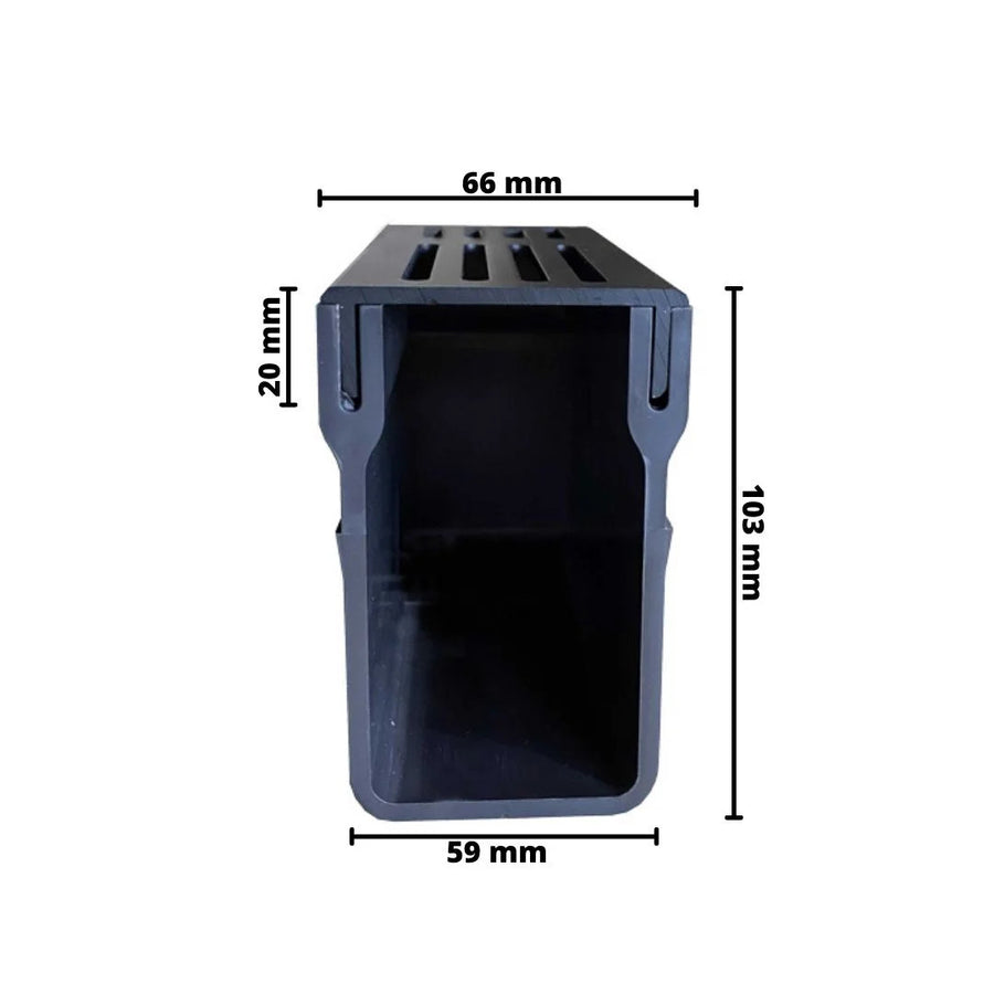 Bemaßte Frontansicht der Entwässerungsrinne UDP 65 mit schwarzen Rost. Breite unten 59 mm, Breite oben 66 mm Höhe Steg Rost 20 mm Gesamthöhe 103 mm #A0003398 #A0003395 #A0003400 #A0003399 