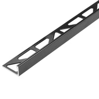 Zdjęcie szczegółowe profilu kątowego DURAL z aluminium czarnego malowanego proszkowo o błyszczącym wykończeniu i perforacji trójkątnej #A0002817 #A0002818 #A0002819 #A0002820 #A0002821