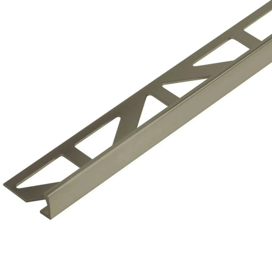 Nahaufnahme des DURAL Winkelprofils aus titan eloxiertem Aluminium in matter Optik und mit Dreieckstanzung