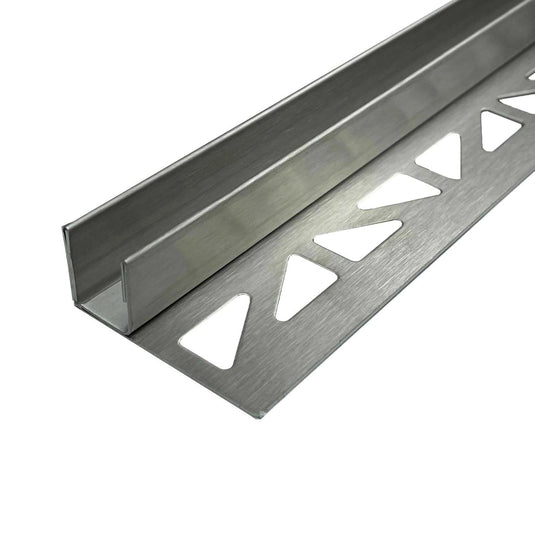 Rechter DURAL Gefällekeil Glasaufnahme aus gebürstetem Edelstahl mit leichtem Schliffmuster und matter Optik. Aufnahme mit Schenkel mit Dreieckstanzung #A0002773 #A0002775 #A0002777 #A0002906