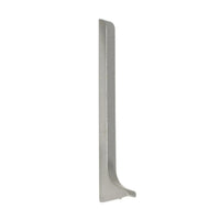 Nahaufnahme einer linken Endkappe Sockelleiste aus silber eloxiertem Aluminium #A0002040 #A0002045 #A0002050 #A0002055