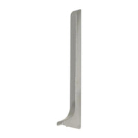Nahaufnahme einer rechten Endkappe Sockelleiste aus silber eloxiertem Aluminium #A0002041 #A0002046 #A0002051 #A0002056
