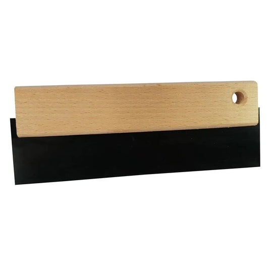 Schwarzes Fugengummi mit einseitig gelochtem Holzgriff
