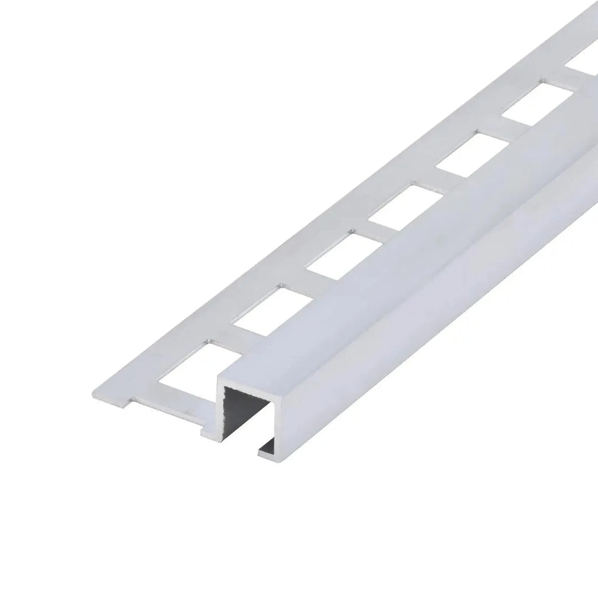 profilé carré argenté avec surface non traitée et découpe carrée