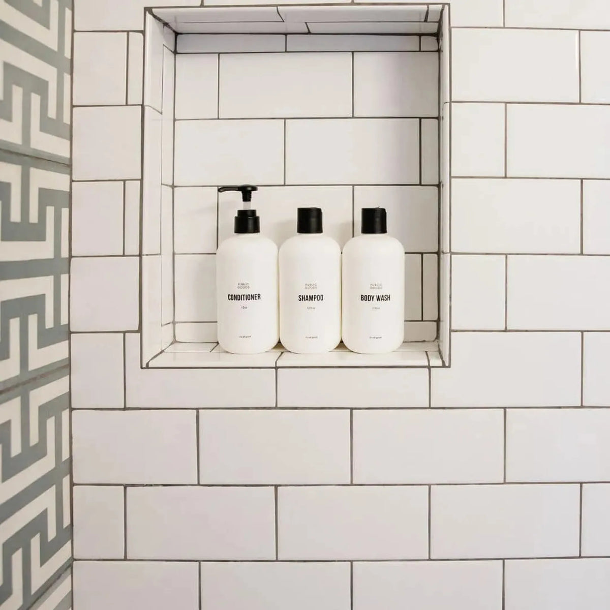 Verbaute und beflieste Wandnische PRO mit Conditioner, Shampoo und Duschgel #A0004997
#A0004998
#A0004999
#A0005000
#A0005001
#A0005002
