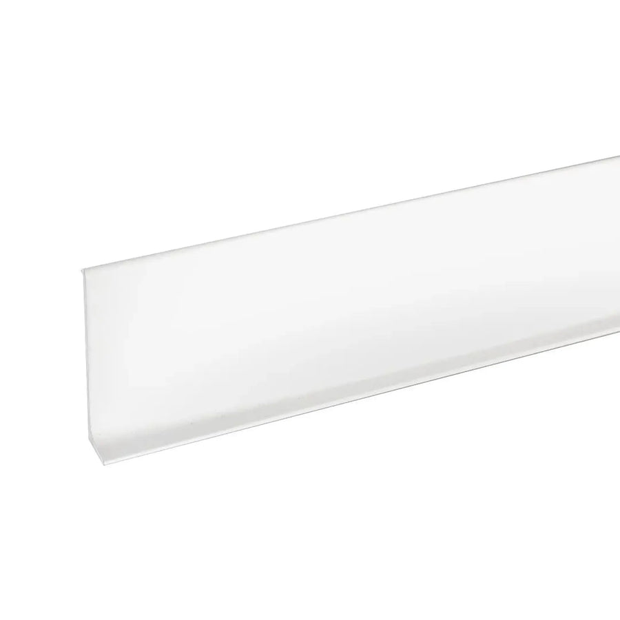 Detailaufnahme einer pulverbeschichteten Sockelleiste Aluminium in Weiß #A0004272
#A0005105
