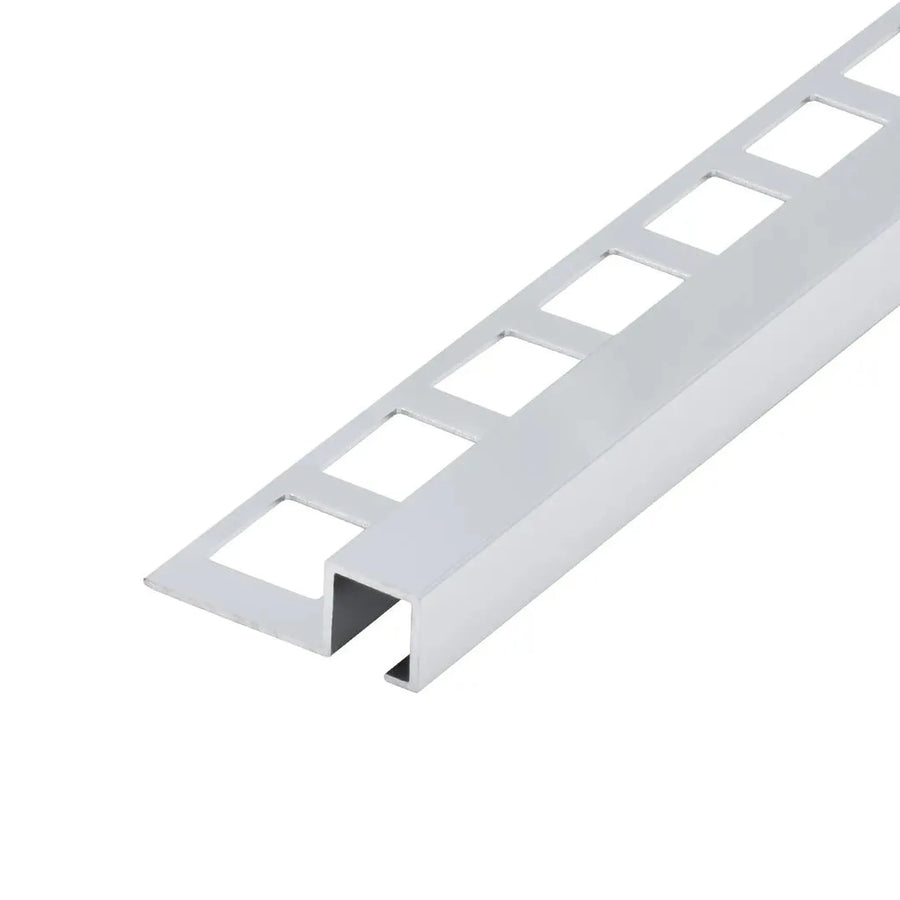 Silber hochglanzeloxiertes Quadratprofil aus Aluminium mit glänzender Optik und Viereckstanzung #A0001095
#A0001125
#A0001127
