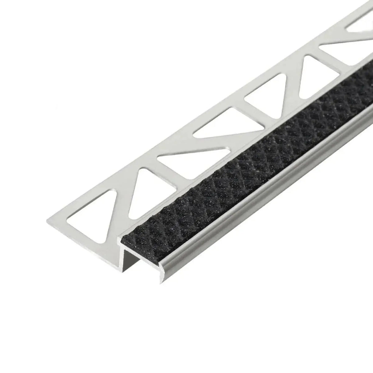 Detailaufnahme Treppenkantenprofil Aluminium rutschhemmend mit nachtschwarzer Einlage #A0001724
#A0002701
