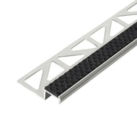 Detailaufnahme Treppenkantenprofil Aluminium rutschhemmend mit nachtschwarzer Einlage #A0001724
#A0002701
