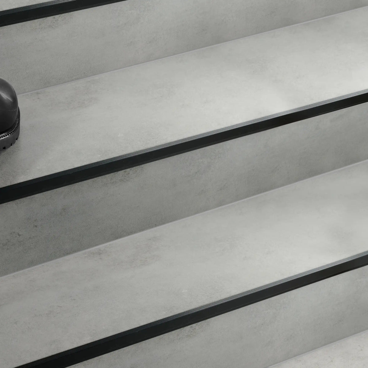 Ambience image step profile Squarestep aluminium black with grooved tread edge and narrow edge protection downwards #A0005057
#A0005058
#A0005059