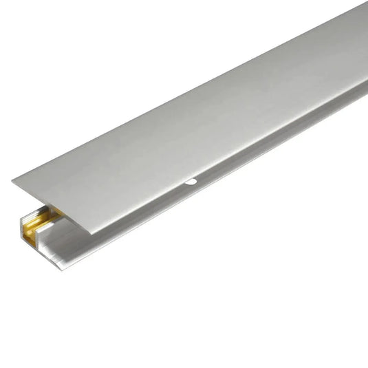Detailaufnahme silber,eloxiertes Übergangsprofil CLIP. Bodenprofil, gelber Clip und Topprofil #A0003672
#A0003673
