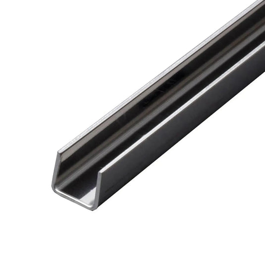 Detailaufnahme U-Profil Edelstahl mit matter, geschliffener Oberfläche #A0003873 #A0003874